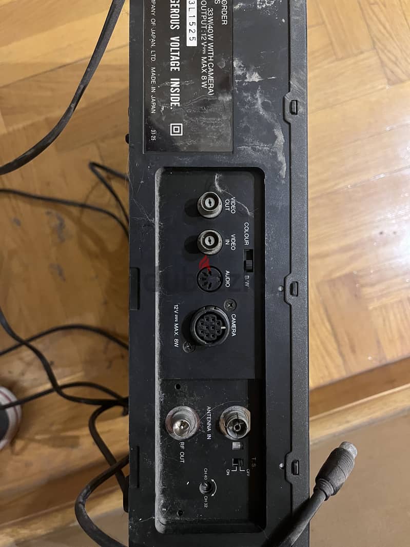 DVD player JVC original . . needs maintenance 2