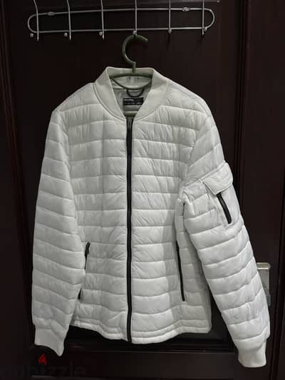 جاكيت Bershka Original أبيض - مقاس L - حالة ممتازه