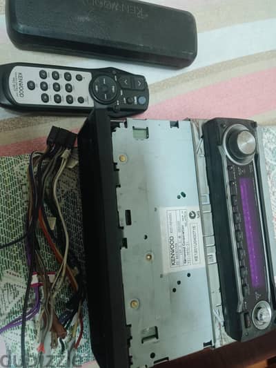 للبيع كاسيت كينوود اصلي cd و راديو ومعاة ريموت والفيشة