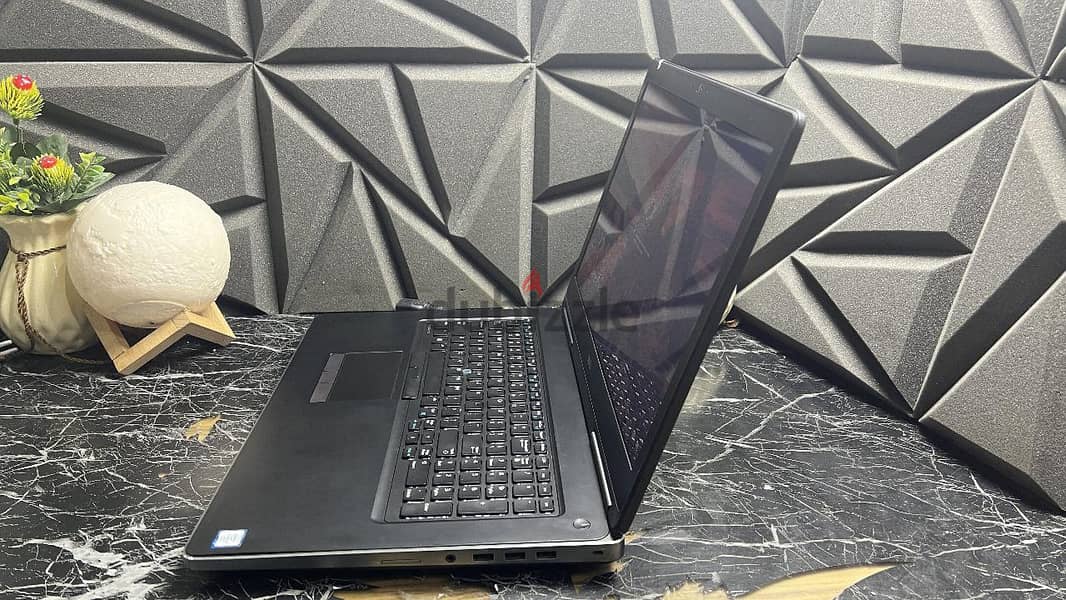 Dell Precision 7720 Workstation 3