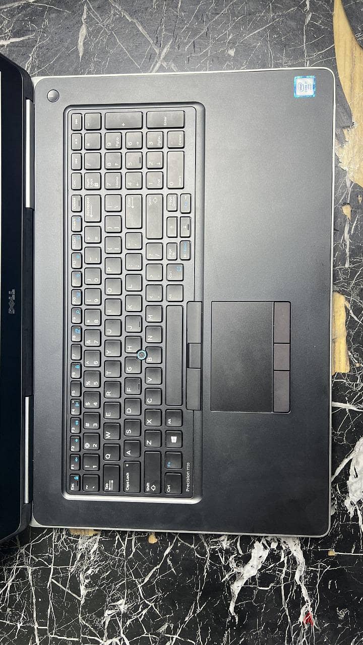 Dell Precision 7720 Workstation 4