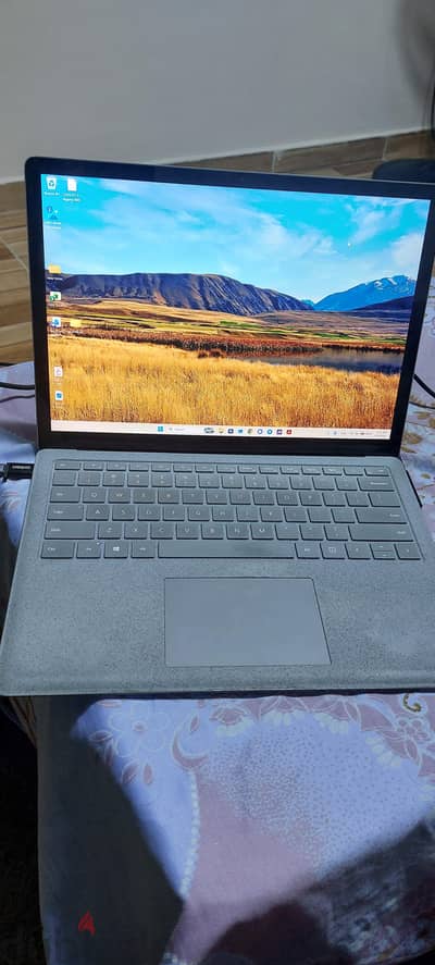 microsoft surface laptop 2 بيع او بدل