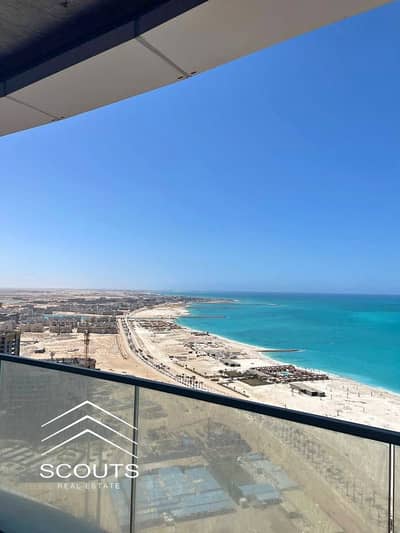 اخر شقه استلام فوري في مزارين العلمين الجديده "3غرف نوم " متشطبه بالكامل Ultra super Lux بفيو علي ابراج العلمين وكريستال لاجون بجوار الحي الاتيني