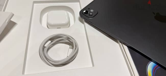 Apple iPad Pro (M5) 13 inch , Battery 100% , Wifi , Black في الضمان