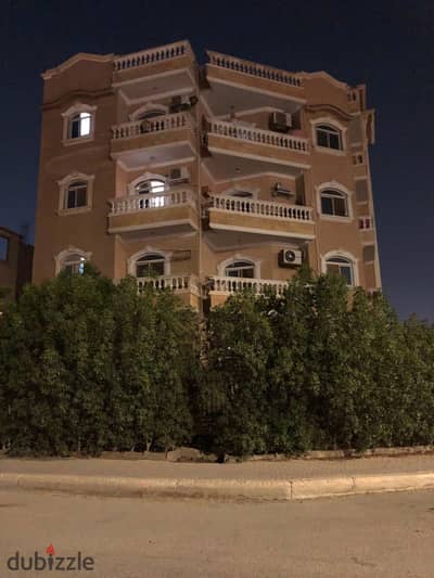 شقة للايجار الشيخ زايد الحي ال3 مجاورة2شارع الحريه  3غرف  حمام  مطبخ  ريسبشن كبير  مفروشه بل كامل  بجور جميع الخدمات