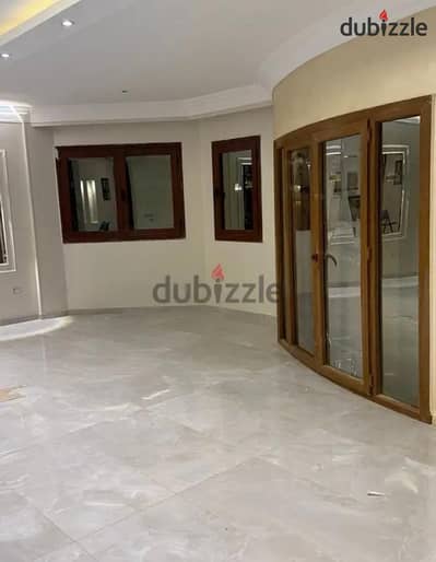 شقه للايجار للنشاط الإداري 400م بالمطبخ والتكييفات بالتجمع الخامس