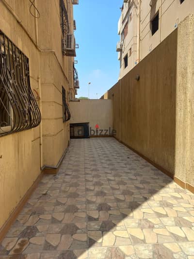 شقه بمدخل خاص تصلح اداري بفيلات جنوب الاكاديميه خطوات للتسعين واستاد بتروسبورت ومنطقة البنوك