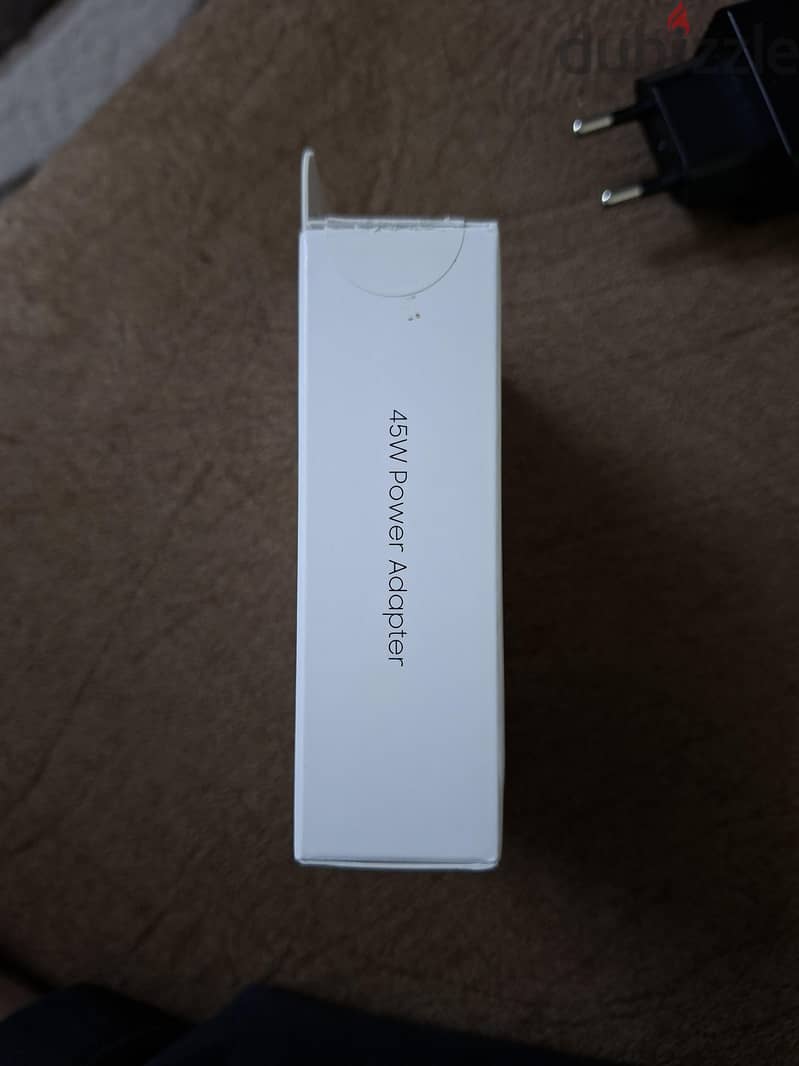 Samsung 45W power adapter 4