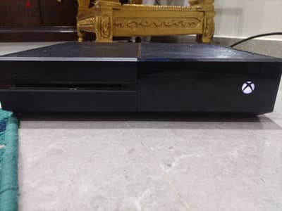 Xbox One 500GB + دراع PowerA سلك + لعبة Minecraft CD حالة ممتازة