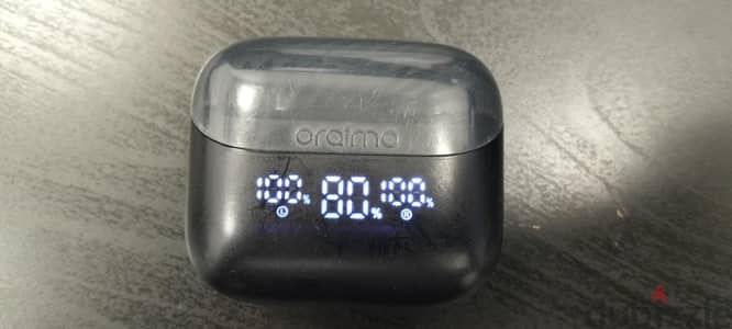 للبيع سماعة ايربودز Oraimo Air Bods 4  بحالة جيده بالكرتونه