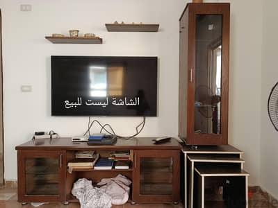 طاولة شاشة للبيع (الشاشة ليست للبيع )
