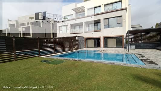 فيلا توين هاوس مفروشة بالكامل للإيجار في كتامية ديونز Katameya Dunes New Cairo 350 متر 4 غرف نوم جاكوزي وحمام سباحة فيو جولف