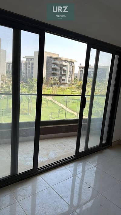 فرصه للاستثمار الذكى او السكن الفاخر أمتلك الان شقه و استمتع بفيو خيالى ع مساحات خضراء ف موقع حيوى ع السويس و بالقرب من الرحاب و ماونتن فيو كريك تاون