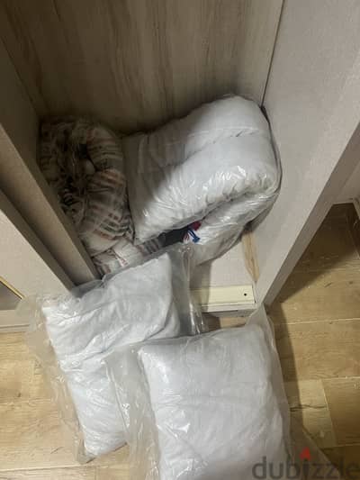 غرفة دولاب و ٢ سرير مع المراتب  ١٢٠ سم و كومودينو  جديد