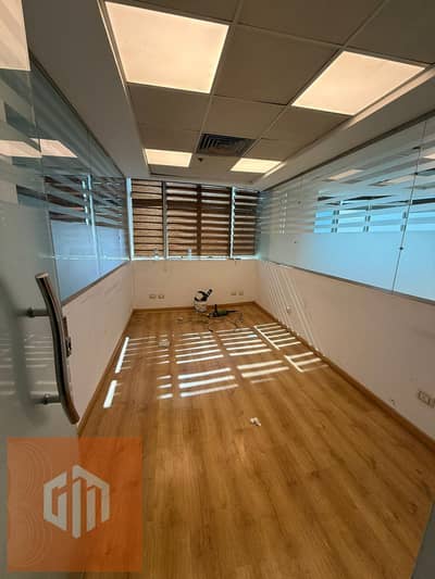 Fully Finished 300m office for rent  direct on south  90st