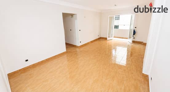 *شقة للإيجار السكني105م بسموحة ( خطوات لمركز العيون وشارع ادمون فريمون ) *
