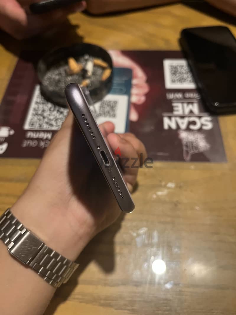 Apple - iPhone 11 5