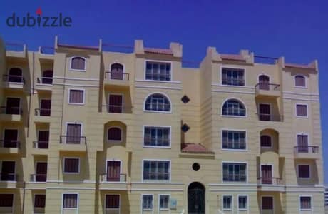 شقة للبيع نص تشطيب فى الاتحاد التعاونى دور تانى 147 متر صافى 126متر فيو جاردن 3 غرف 2 حمام ومطبخ وريسبشن فيو جاردن جنب المولات والخدمات ومواصلات