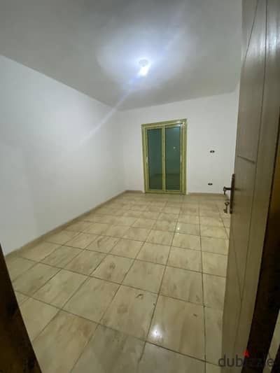 Administrative office for rent 100 m Sporting (steps from the sea directly suitable for commercial purposes)