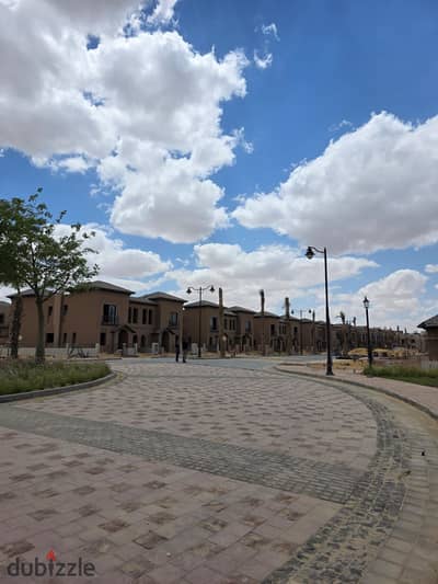 للبيع تاون 223م كمبوند فيلدج ويست الشيخ زايد استلام 2027بالتقسيط