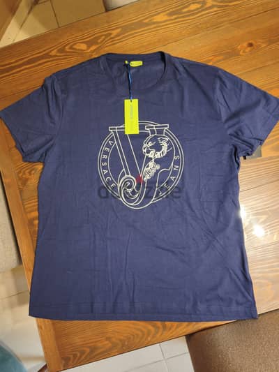 Versace Men Tshirt New with Ticket XL - تيشرت فيرساتشي رجالي جديدة XL
