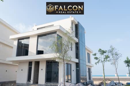 فيلا فاخرة صف اول علي البحر بتشطيب فندقي  بجوار Rixos  مارينا العلمين دقايق من Marassi  و امواج الساحل الشمالي