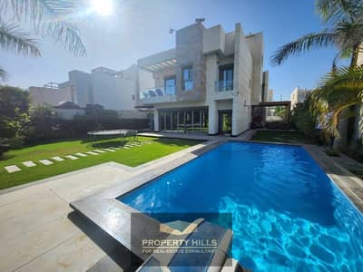 Villa ready for sale in front of Hyper One with a large area and a garden of 424m next to Palm Hills