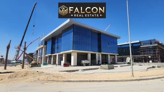 استلم فوري محل تجاري Retail جاهز للتشغيل دايركت علي الواجهه الرئيسيه علي التسعين الجنوبي بالتجمع الخامس في جولدن جيت موول Golden Gate Mall