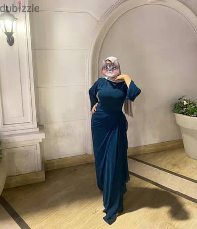 فستان تتلبس مره واحده يلبس L او XL
