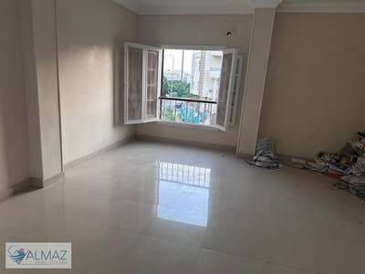 Unfurnished apartment for rent with kitchen in Al Narges 3 Villas, Fifth Settlement, near South 90th Street and Gamal Abdel Nasser Axis.