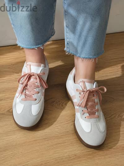 sneaker size 40
