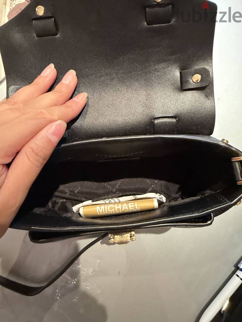 Michael kors black crossbody bag 4