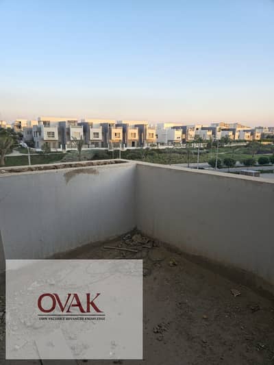 Spacious 214m 3BR Apartment for Sale in Hyde Park - Prime Location