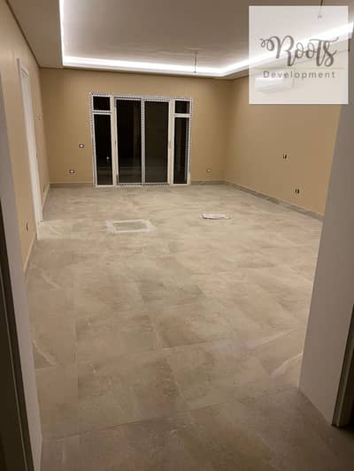 للبيع شقة  بحديقة  مفروشة على لاندسكيب وحمام سباحة في أكتوبر بلازا -اكتوبر Sale Apartment with Garden, Ready to Move, in October Plaza - October .
