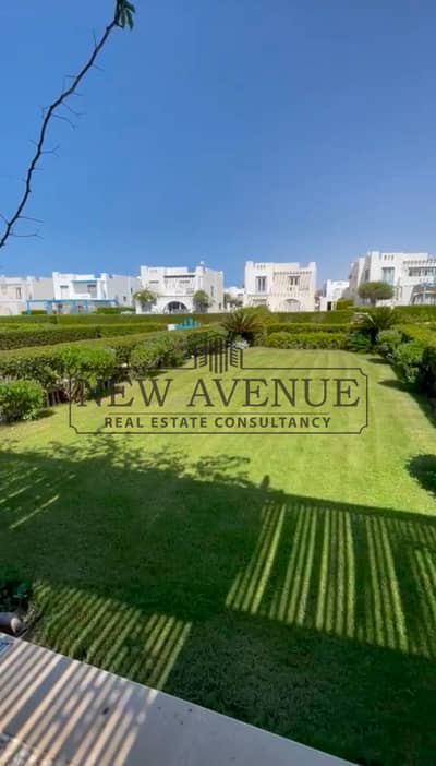 تاون هاوس للبيع في ماونتن فيو رأس الحكمة الساحل الشمالي Mountain View Ras ElHekma North Coast موقع متميز  فيو على البحر على بعد 50 متراً فقط من الشاطئ