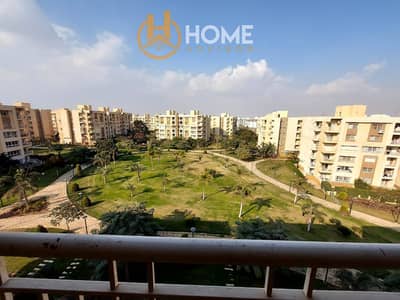 شقة للإيجار في مدينتي B11 – 200م بالمطبخ  | وايد جاردن فيو مميز