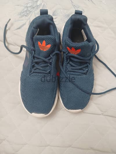 كوتشي Adidas اورجينال مقاس 33.5 صناعة اندونيسي وارد ايطاليا