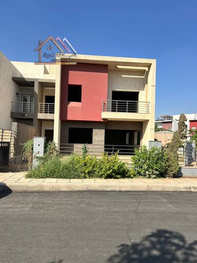 للبيع فيلا بمدينتي نموذج ( i ) مودرن تحفه  مميزة جدا اطلاله راقيه جدا علي وايد جاردن صريح غير مجروحه