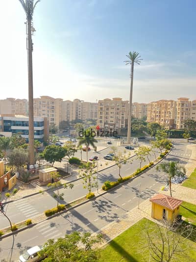 للإيجار فى مدينتى بال b1 شقة ١٣٥ متر امام الخدمات مباشرة