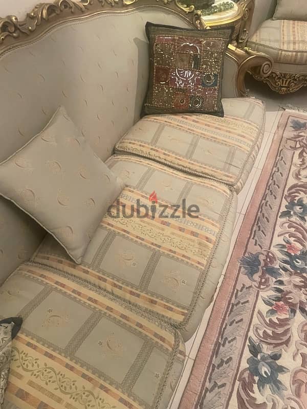 classic salon perfect condition . 1