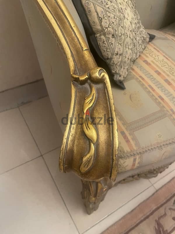 classic salon perfect condition . 2