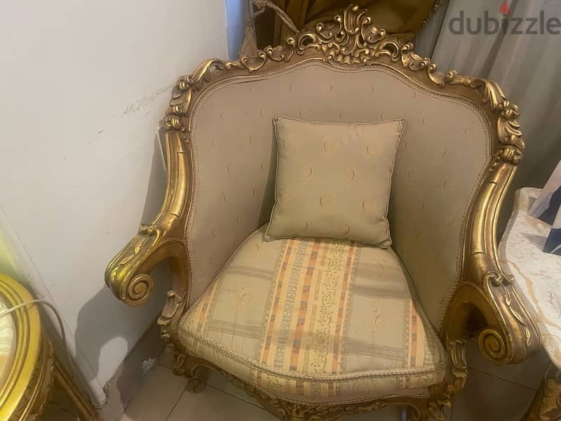 classic salon perfect condition . 4