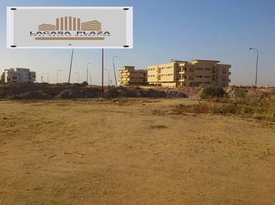 قطعة ارض مميزة بااكتوبر الجديدة اب تاون كايرو بلوك 1 مج 3 امامها شارع غير مجروحة