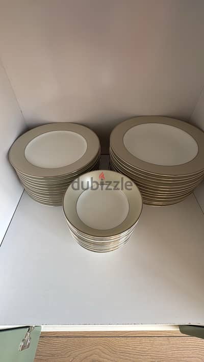 طقم صينى بورسلين ١٢٢ قطعة فاخر