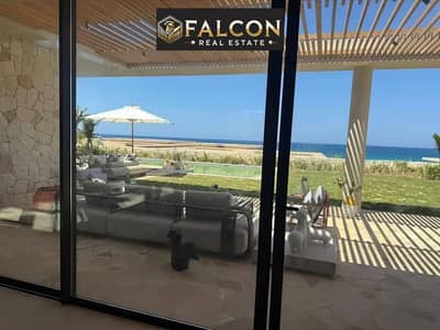 توين هاوس للبيع ( 300م - 5 غرف Sea View ) Fully Finished - لوكيشن VIP علي البحر + فيو POOL في نايا باي راس الحكمه - NAIA BAY ( بجانب cali cost - June)
