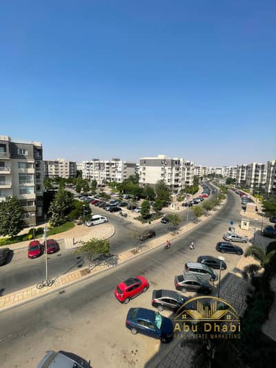 140 sq m apartment for rent in Madinaty B10, steps away from services and the medical center, minutes from First Season Park and Carrefour