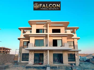 An absolute steal! A chalet for sale just steps from the sea, featuring high-end (super-lux) finishing. It is located in the first row at "Coon," righ