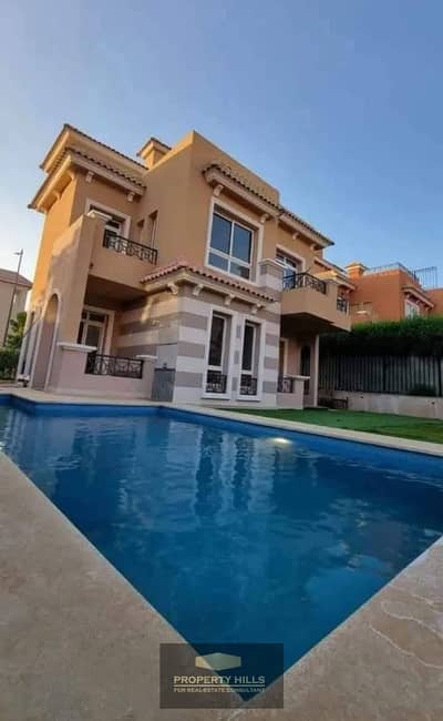 فيلا بانورامية فوري 261 متر 3 ادوار مع حمام سباحة خاص في NYOUM October بجوار Mountain View و Grand Heights