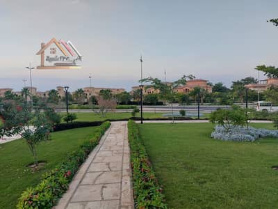 "Villa F3 Corner View Garden and Open Street Next to Services Distinguished Location"