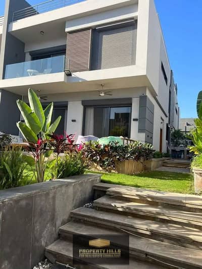 اسكن فورا في التوسعات الشرقية بأقل سعر اخر فيلا مستقلة بحمام سباحة بجانب swan lake و palm hills